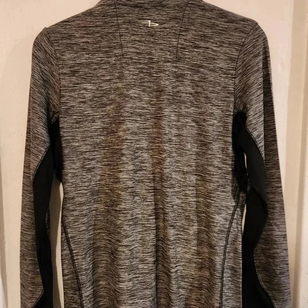 NwT Page & Tuttle‎ anti bacterial longsleeve zip-up size Medium. - Picture 7 of 7